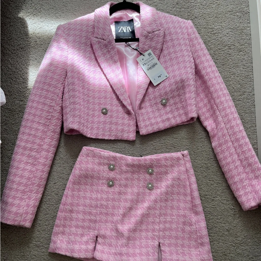 Zara Pink Textured Blazer with Pearl Accent - Picture 2 of 6